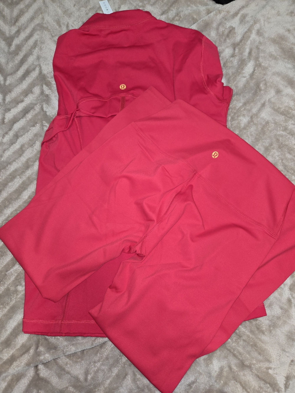 Lululemon Women's Zip-Front Active Jacket & Leggings Set - RED Gold Hardwear - Picture 2 of 2